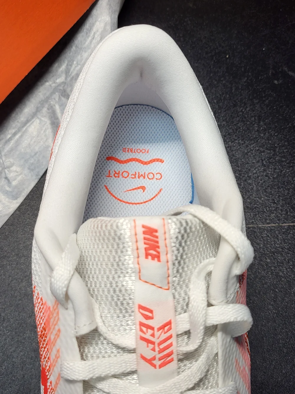 *NEW* Nike Run Defy Breathable Running Shoes White Orange Size Men’s 12 with Box